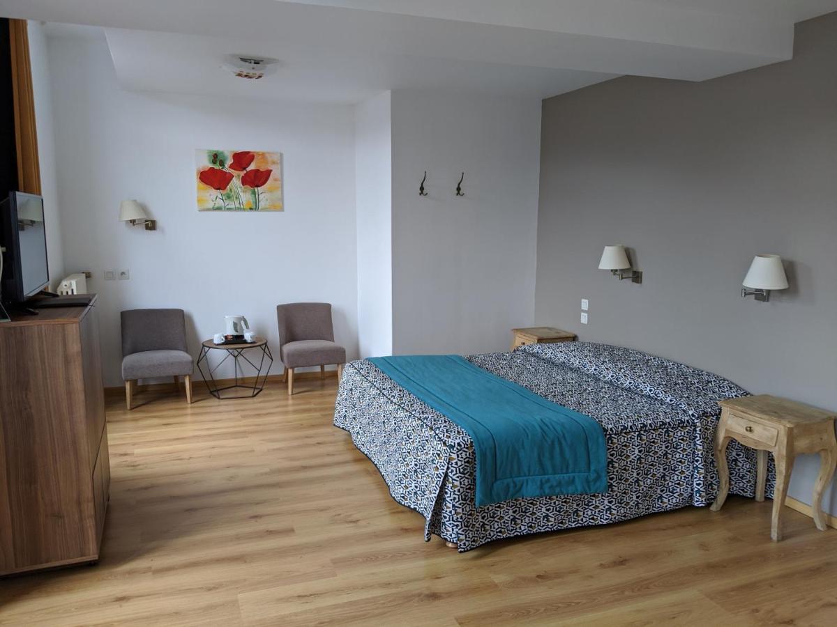 Logis Hotel Regina Ла Бурбул Екстериор снимка