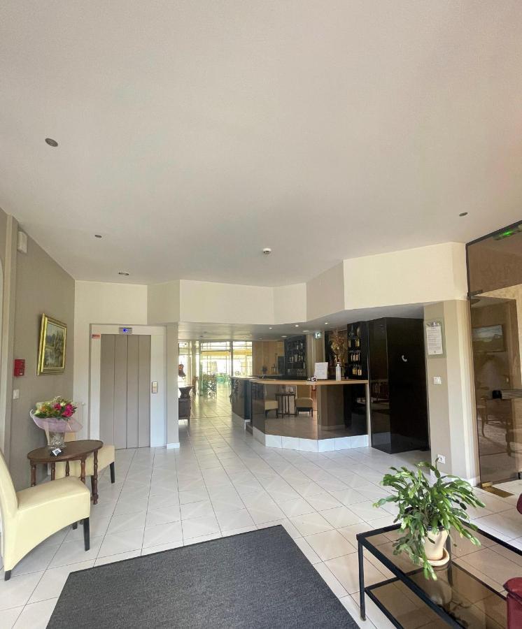 Logis Hotel Regina Ла Бурбул Екстериор снимка