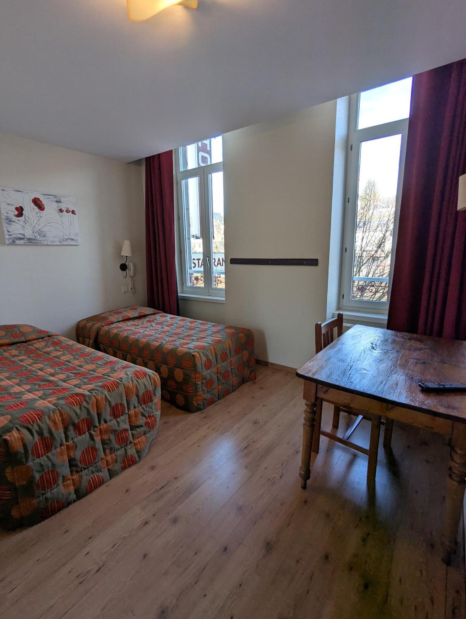 Logis Hotel Regina Ла Бурбул Екстериор снимка