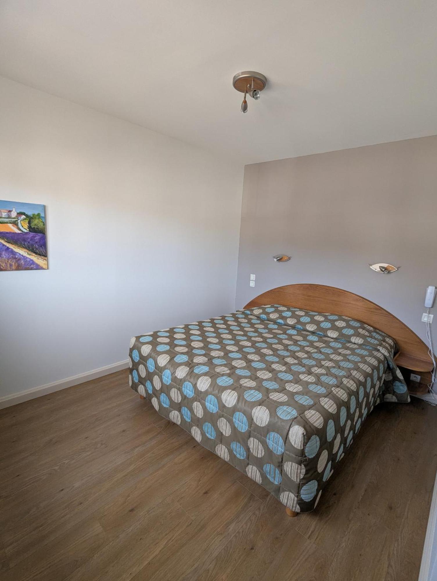 Logis Hotel Regina Ла Бурбул Екстериор снимка