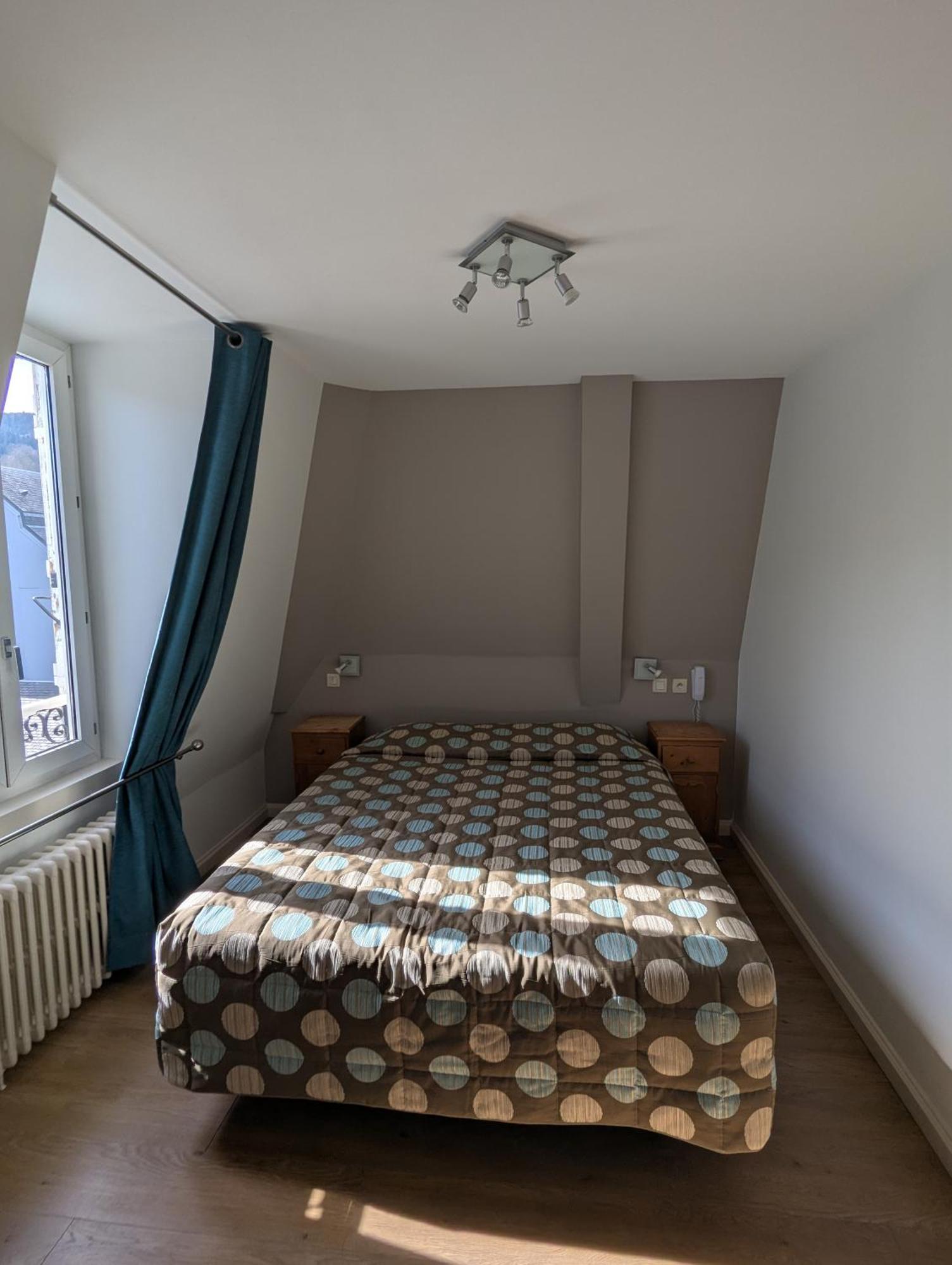 Logis Hotel Regina Ла Бурбул Екстериор снимка