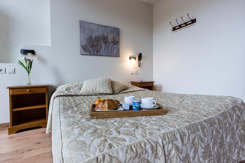 Logis Hotel Regina Ла Бурбул Екстериор снимка